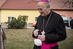 Olomoucký arcibiskup Jan Graubner na slavnostní bohoslužbě v Beňově v březnu 2021