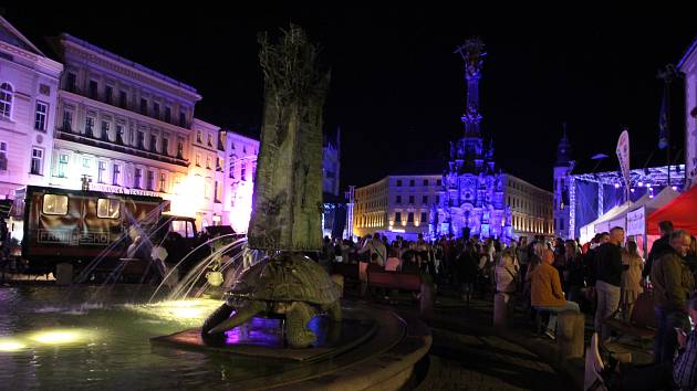 Velkolepou podívanou mohli zhlédnout v pátek večer na Horním náměstí Olomoučané. 