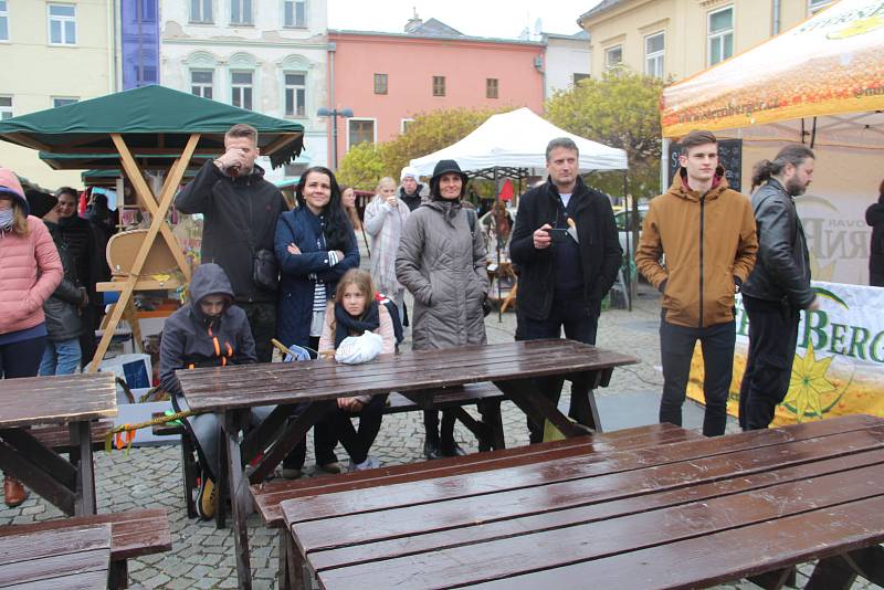 Venkovské trhy v sobotu 13. dubna na Horním náměstí ve Šternberku.