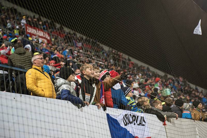 Fanoušci na Andrově stadionu při zápase české reprezentace proti Faerským ostrovům