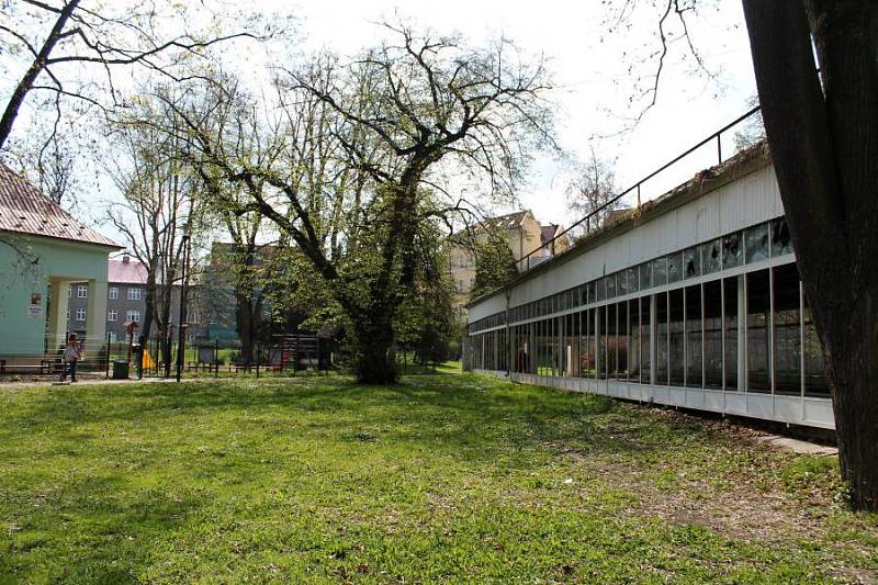 Ruina pavilonu v olomouckých Bezručových sadech