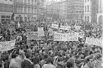 Demonstrace na Horním náměstí. Listopad 1989 v Olomouci
