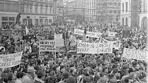 Demonstrace na Horním náměstí. Listopad 1989 v Olomouci