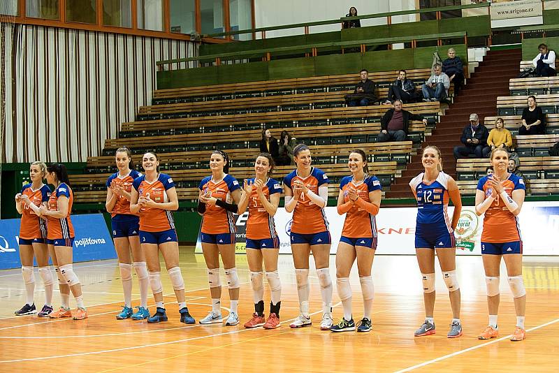 Olomoucké volejbalistky (v oranžovém) porazily Liberec 3:0.