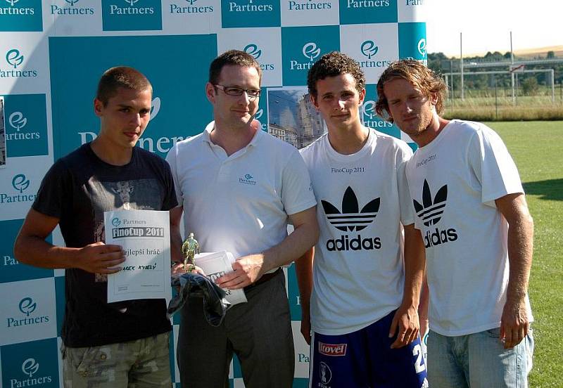 FinoCup 2011 - vyhlášení: nejlepší hráč turnaje Marek Kyselý (vlevo)