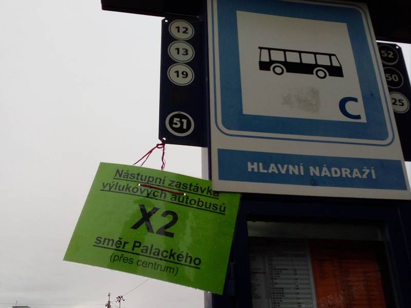 Uzavírka Masarykovy ulice změnila trasy a jízdní řády olomouckých tramvají i autobusů. 2. března 2020.