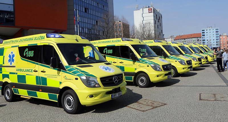 Nové sanitky značky Mercedes pro záchranou službu Olomouckého kraje.