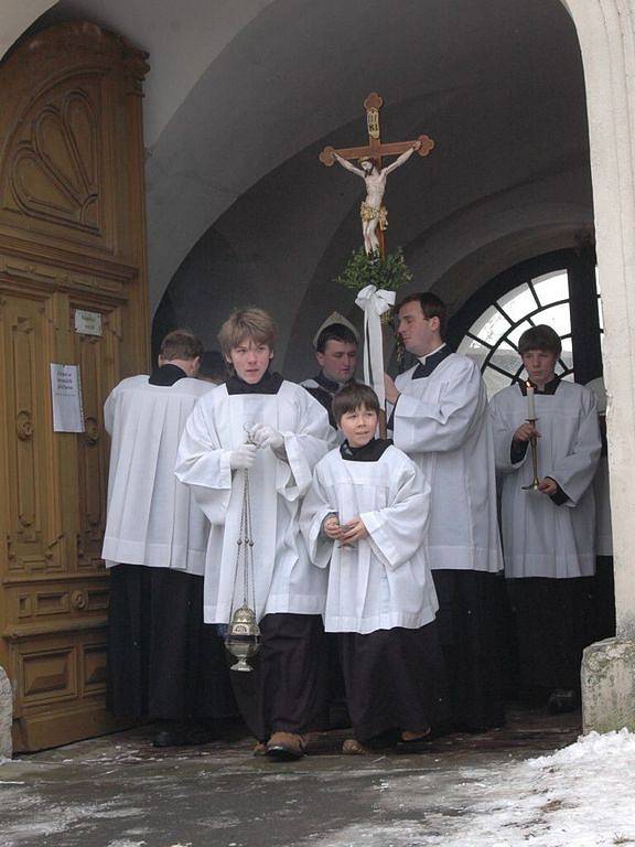 Cholinská madona se vrátila po třinácti letech opět domů. Slavnostní bohoslužbu sloužil olomoucký arcibiskup Jan Graubner.