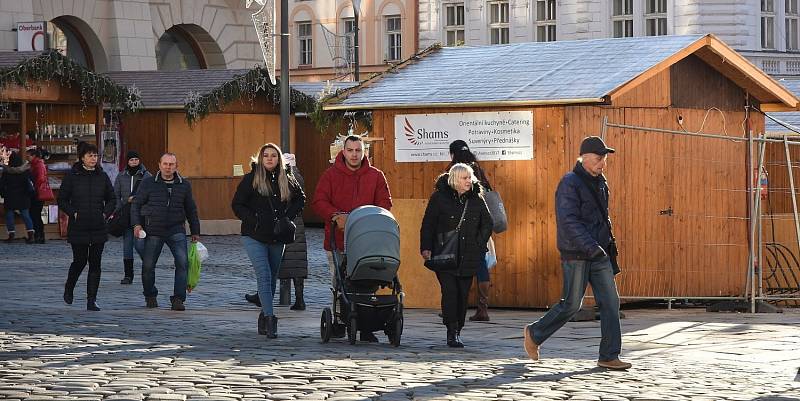 Zimní jarmark v centru Olomouce otevřel, 3. prosince 2021