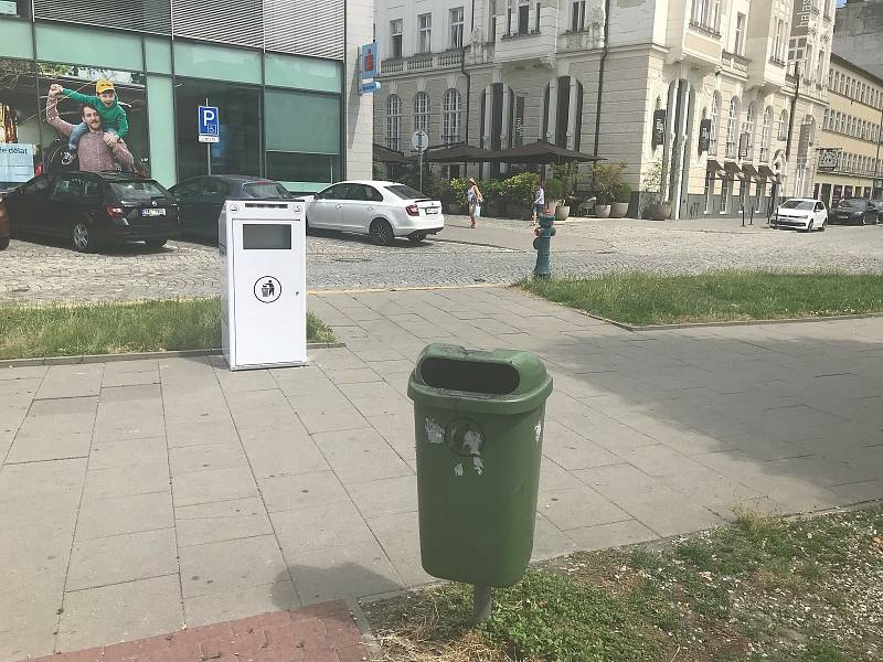 Koš SmartBe na olomoucké třídě Svobody po instalaci v červnu 2019.