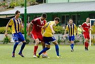 V prvním kole MOL Cupu porazily divizní Kozlovice Uničov (v červeném) 3:0