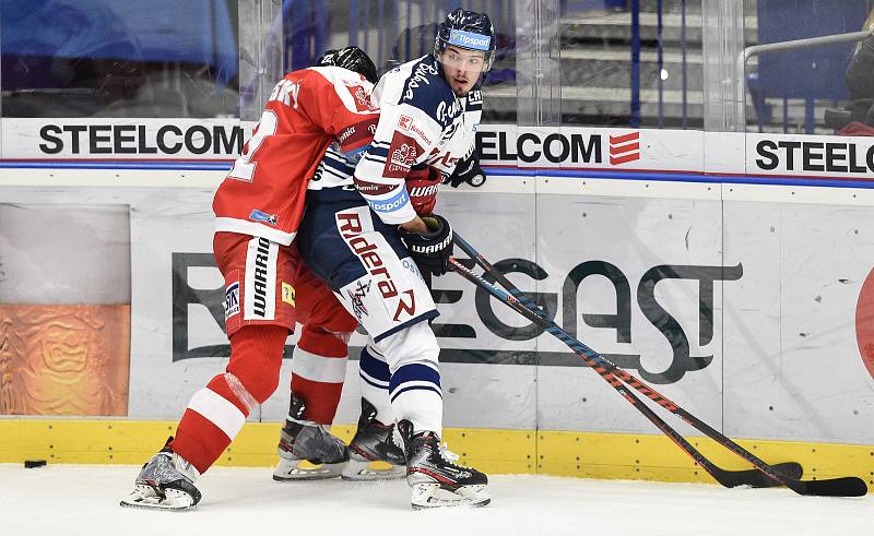 Utkání 27. kola hokejové extraligy: HC Vítkovice Ridera - HC Olomouc, 18. prosince 2019 v Ostravě. Na snímku (zleva) Jan Jaroměřský a Radek Veselý.