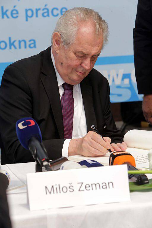 Prezident Zeman ve společnosti Česko-slezská výrobní ve Zlatých Horách