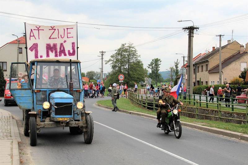 Recesistický prvomájový průvod v Dolanech 2018