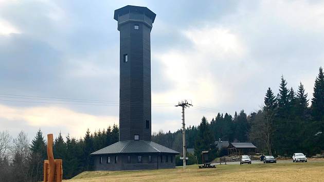 Obec Dolany si vybrala jako předlohu budoucí vyhlídky na Jedové rozhlednu stojící v Dolní Moravici na Bruntálsku (na snímku)