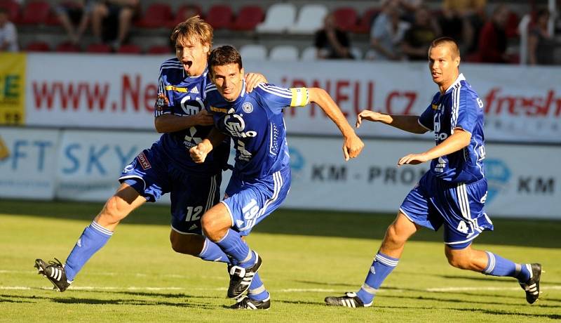 Olomouc radost po gólu. Zleva Aleš Škerle, Darko Šuškavčevič, Martin Komárek.