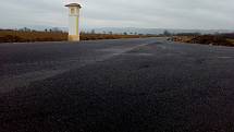 Nový asfalt na silnici mezi štěpánovskou částí Benátky a Štarnovem