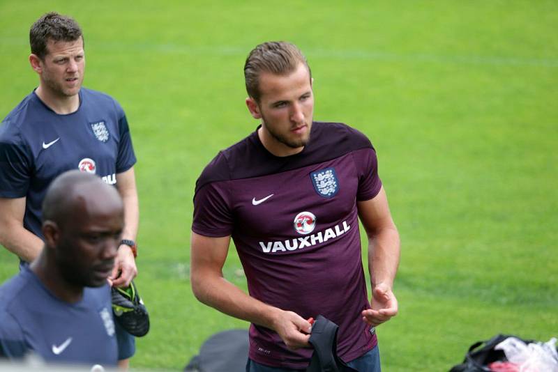 Harry Kane v Olomouci. Poslední ladění na Euro U21 - anglická reprezentace v tréninkvém areálu Sigmy v Olomouci - Řepčíně