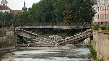 26.7.2018 - demolice olomouckého mostu přes Moravu u Bristolu.