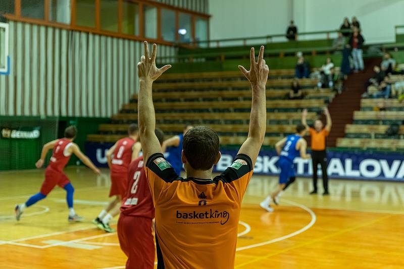 Zápas Final Four Univerzitní basketbalové ligy mezi UP Olomouc a UK Praha