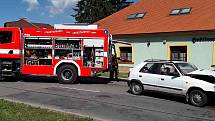 Celkem pět  zraněných včetně tří dětí si vyžádala dopravní nehoda v Drahanovicích na Olomoucku. Na křižovatce u vjezdu do obce se ve středu okolo 10 dopoledne střetla tři auta. Zranění byla naštěstí lehká. autor foto: HZOSL