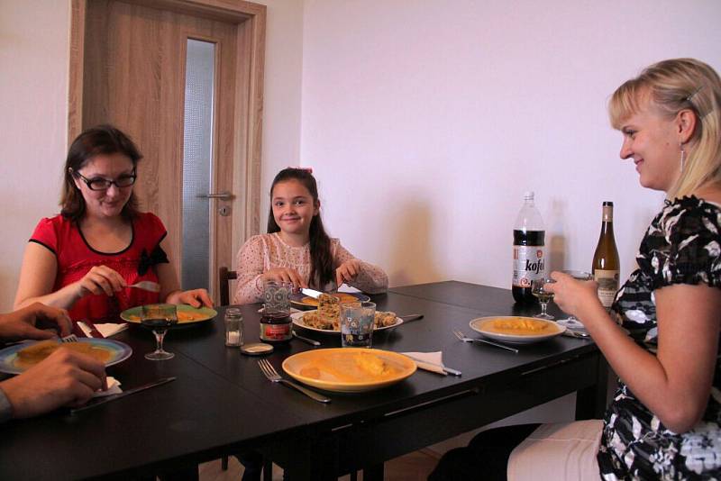 Společný oběd české a ukrajinské rodiny v Olomouci v rámci projektu Rodina Odvedle