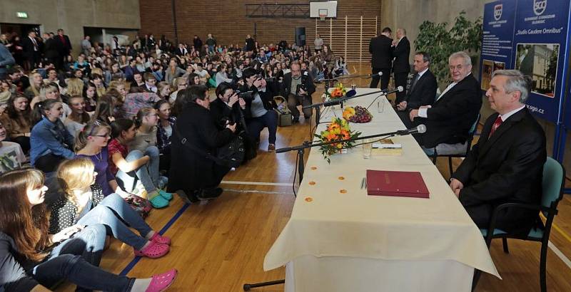 Prezident Zeman na besedě se studenty Slovanského gymnázia v Olomouci