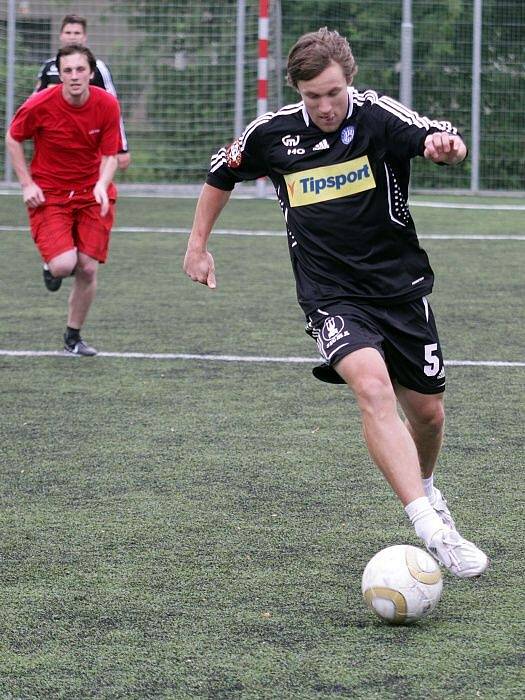 Hokejisté HC Olomouc se s fanoušky utkali na futsalovém turnaji 