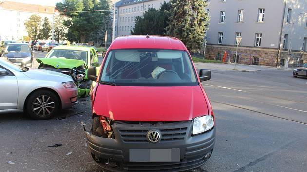Dopravní nehoda tří osobáků v Olomouci, 4. 9. 2019