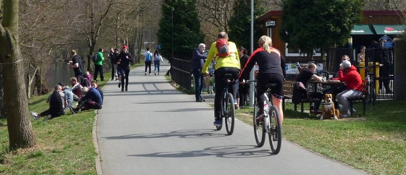 Stezka podél Mlýnského potoka na olomoucké přírodní koupaliště Poděbrady, sobota 10. dubna 2021