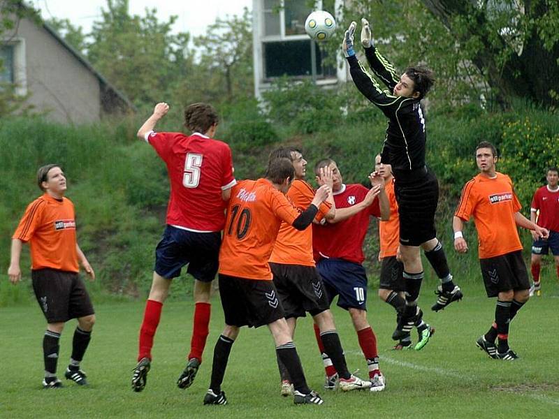 Rezerva HFK (v červenomodrém) proti Kozlovicím