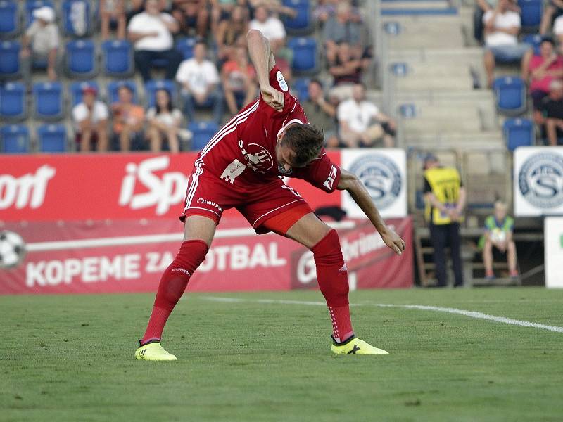 Olomoučtí fotbalisté (v červeném) remizovali se Slováckem 0:0Tomáš Chorý