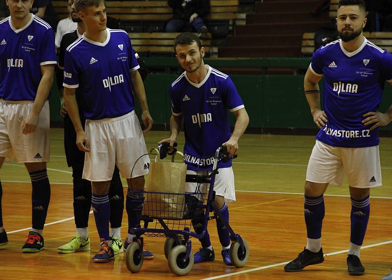 Hendikepovaný kamarád olomouckých futsalistů Jakub Řičica zahájil utkání s Jakubčovicemi.