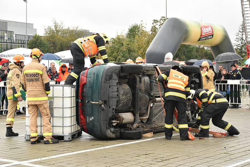 Hasičské mistrovství ČR ve vyprošťování u dopravních nehod u OC Šantovka v Olomouci, 5. 10. 2019