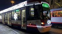 Vánočně vyzdobená tramvaj v Olomouci, 21. listopadu 2022