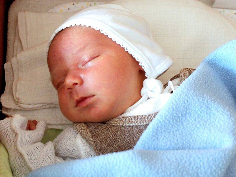 Vítek Menšík, Cholina, narozen 7. listopadu ve Šternberku, míra 52 cm, váha 4110 g