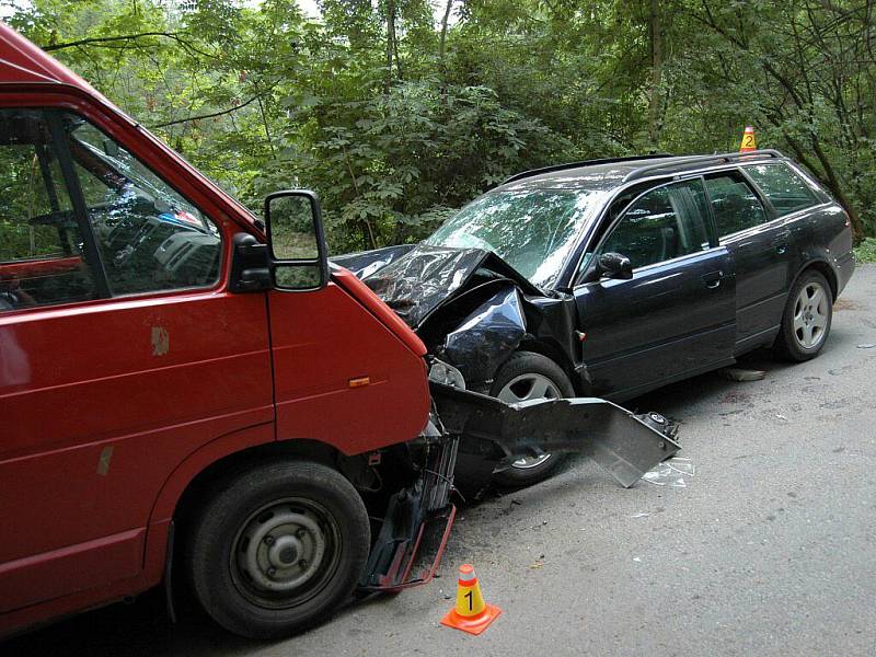 Střet dodávky s Audi u Domašova