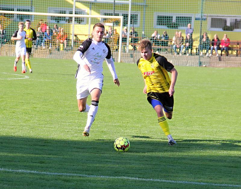 Nové Sady (ve žlutém) prohráli v olomouckém divizním derby s 1. HFK Olomouc doma 3:4.