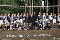 Kolorovaná nejstarší dochovaná fotografie v kronice litovelského fotbalu z října 1924.