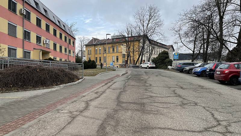 Ulici Za Nemocnicí vedoucí kolem psychiatrické kliniky k porodnici v olomoucké fakultní nemocnici zavřou práce související se stavbou centrálního pavilonu B (nový Franz Josef).