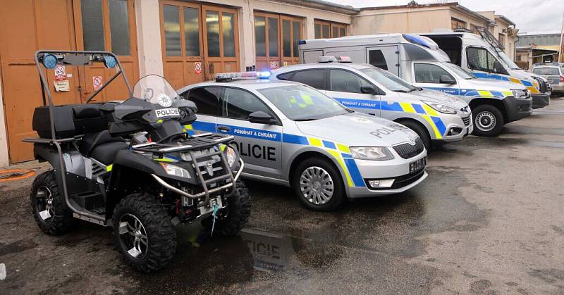 Představení nových policejních vozů v Olomouci