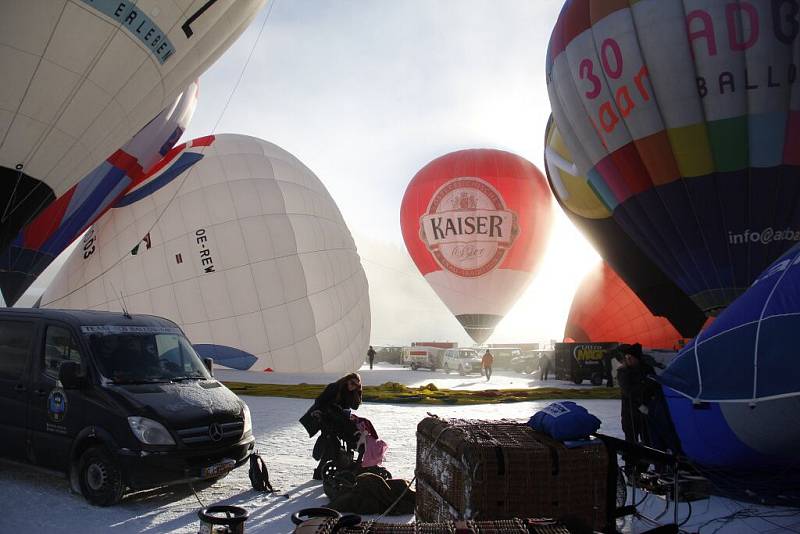 Na čtyři desítky balonových výprav se zúčastnily 7. ročníku Hanneshof Hot-air Balloon Trophy v rakouském Filzmoosu. Nechyběly ani české týmy, hned dva balony do Alp přivezl Libor Staňa ze společnosti Balony.eu z Břestku na Uherskohradišťsku.