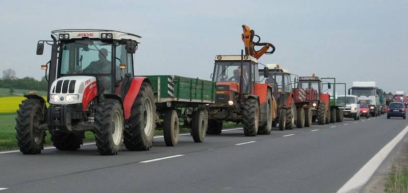 Protestující zemědělci blokovali tah mezi Olomoucí a Přerovem