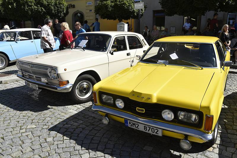 Ecce Homo Historic. Slavnosti města a přehlídka historických vozidel a motocyklů na Hlavním náměstí ve Šternberku, 5. 9. 2020