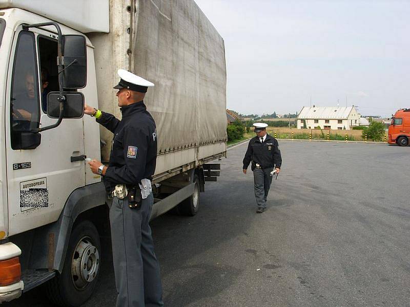 Celkem čtyřicet vozidel zkontrolovala dálniční policie