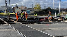 Opravy tramvajové trati do Pavloviček u přejezdu v Divišově ulici, 8. listopadu 2023