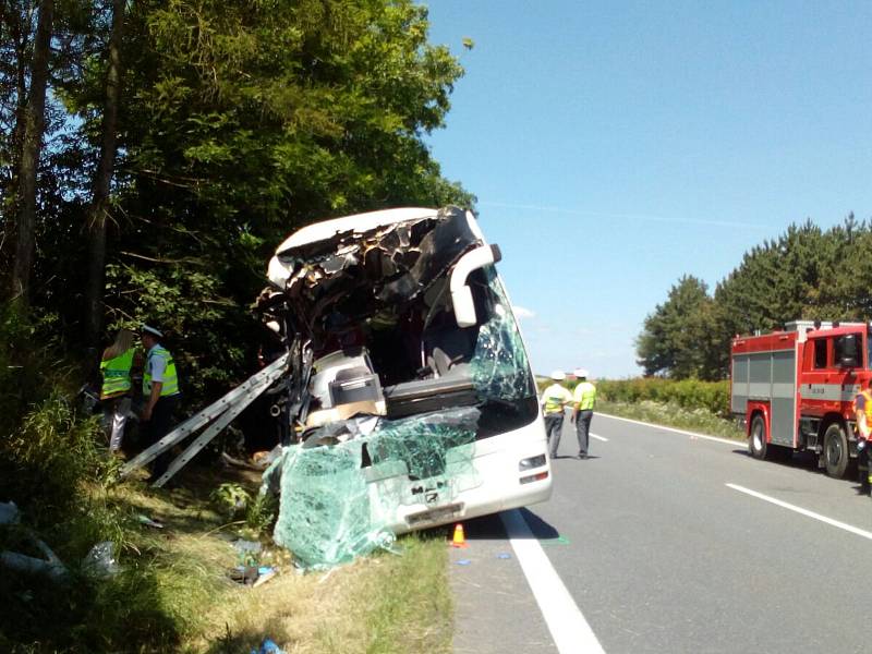 Nehoda autobusu u Nasobůrek