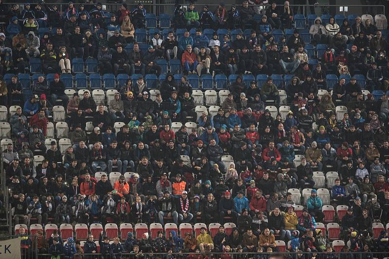 Fanoušci na Andrově stadionu při zápase české reprezentace proti Faerským ostrovům