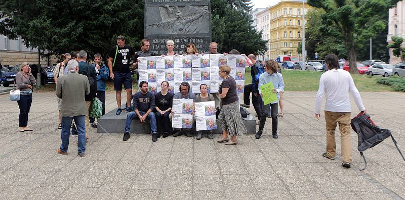 Nesouhlas s kriminalizací pěstitelů konopí na Žižkově náměstí, kde sídlí olomoucký vrchní soud