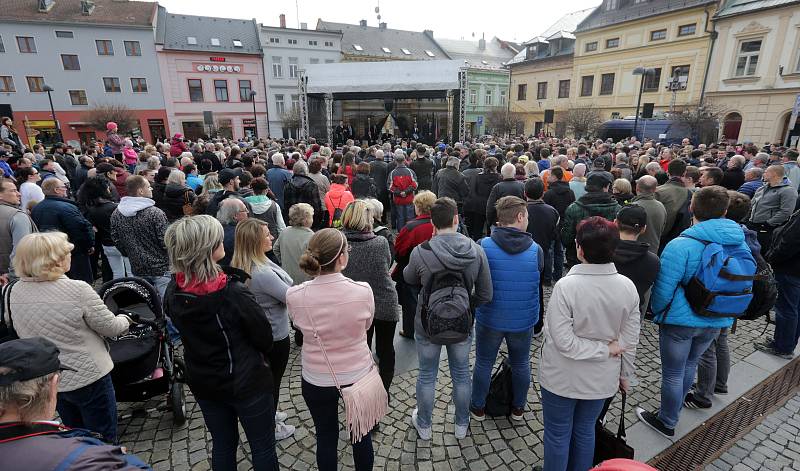 Setkání prezidenta Zemana s veřejností na náměstí ve Šternberku